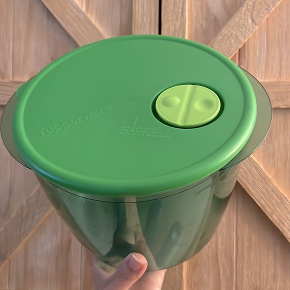 Tupperware Rare Green Vent N Serve / Rock N Serve Large 3-1/2 Qts 3.3 L Unique - Picture 2 of 11